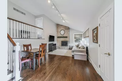 410 E Huntington Lane, Elmhurst, IL 60126 - Photo 5