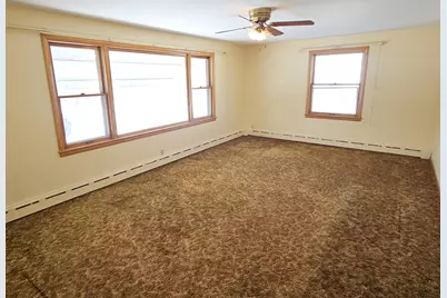 279 N State Street, Hampshire, IL 60140 - Photo 5