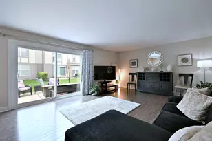 1475 Garnet Cir, Hoffman Estates, IL 60192 - Photo 7