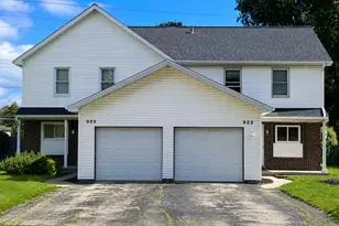 920-922 Autumn Ln, Aurora, IL 60505 - Photo 1