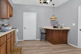 903 Low St, Bloomington, IL 61701 - Photo 9