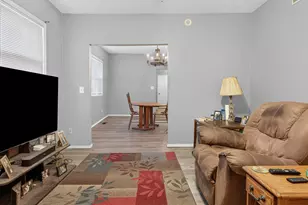 903 Low St, Bloomington, IL 61701 - Photo 5