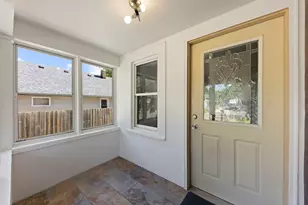 123 N Calhoun St, Aurora, IL 60505 - Photo 3
