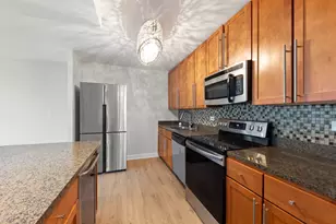 5455 N Sheridan Rd, Chicago, IL 60640 - Photo 13