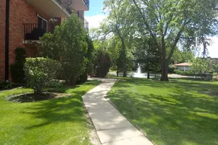 1127 S Old Wilke Rd, Arlington Heights, IL 60005 - Photo 5