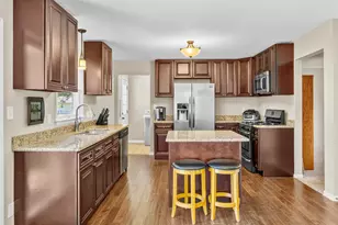 617 Hauert St, Peotone, IL 60468 - Photo 5