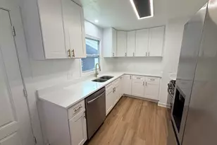 410 E Abe St, Plano, IL 60545 - Photo 9