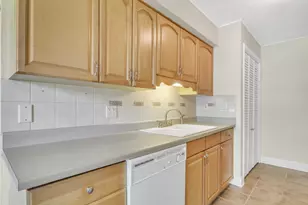 1407 Quaker Ln, Prospect Heights, IL 60070 - Photo 7