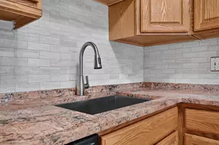 5107 W Berenice Ave, Chicago, IL 60641 - Photo 15