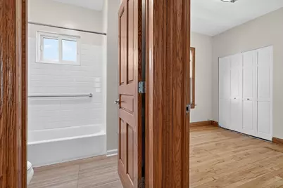 5107 W Berenice Avenue, Chicago, IL 60641 - Photo 9
