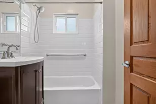 5107 W Berenice Ave, Chicago, IL 60641 - Photo 11