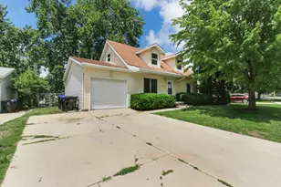 1528 N Hershey Rd, Bloomington, IL 61704 - Photo 23