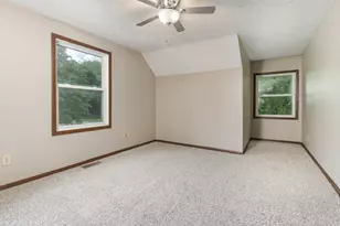 1528 N Hershey Rd, Bloomington, IL 61704 - Photo 17