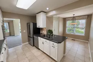 1619 Camberley Ct, Bartlett, IL 60103 - Photo 9