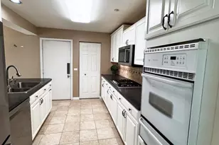 1619 Camberley Ct, Bartlett, IL 60103 - Photo 7