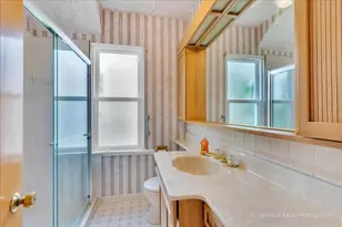 8101 White Ave, Lyons, IL 60534 - Photo 11