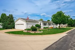 5604 Irving Blvd, Machesney Park, IL 61115 - Photo 3