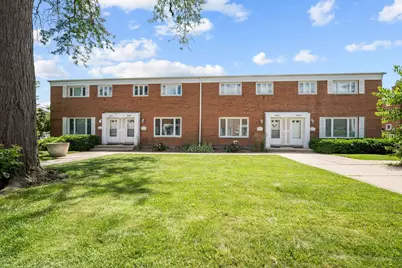 1050 Higgins Road #B, Park Ridge, IL 60068 - Photo 1