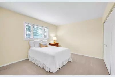 1050 Higgins Road #B, Park Ridge, IL 60068 - Photo 17