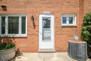 1050 Higgins Rd, Park Ridge, IL 60068 - Photo 5