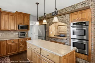 386 Hoyer Ct, Naperville, IL 60565 - Photo 9
