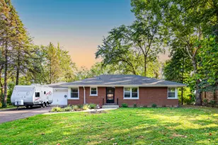 33 Briarwood Ln, Palatine, IL 60067 - Photo 1