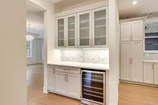 1201 E Madison Park Dr, Chicago, IL 60615 - Photo 9