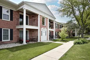 530 Shorely Dr, Barrington, IL 60010 - Photo 1