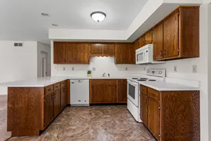 2107 Gunn Dr, Champaign, IL 61821 - Photo 17