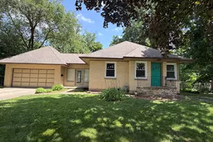 150 Woodland Rd, Libertyville, IL 60048 - Photo 1