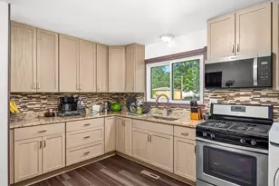 11 Scarsdale Rd, Montgomery, IL 60538 - Photo 9