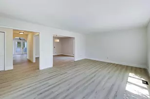 26955 N Countryside Lake Dr, Mundelein, IL 60060 - Photo 9