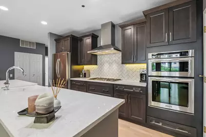 33 W Huron Street #606, Chicago, IL 60654 - Photo 5