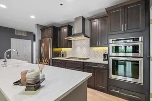 33 W Huron St, Chicago, IL 60654 - Photo 5