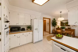 525 E High St, Sycamore, IL 60178 - Photo 19