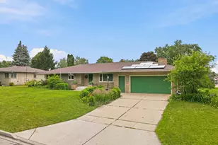 525 E High St, Sycamore, IL 60178 - Photo 5