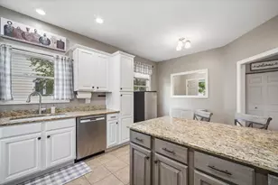 9040 Falcon Greens Dr, Crystal Lake, IL 60014 - Photo 7