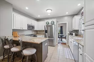 9040 Falcon Greens Dr, Crystal Lake, IL 60014 - Photo 5