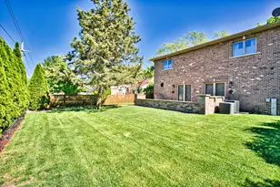 5044 Coyle Ave, Skokie, IL 60077 - Photo 3
