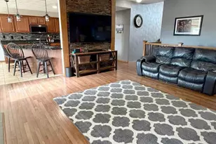 310 Bellaire Dr, Winnebago, IL 61088 - Photo 3
