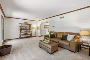 43W683 Hawkeye Dr, Elburn, IL 60119 - Photo 3