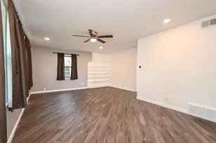 127 S Hawthorne Blvd, Mundelein, IL 60060 - Photo 3