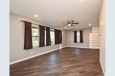 127 S Hawthorne Boulevard, Mundelein, IL 60060 - Photo 5