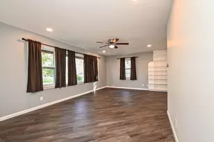 127 S Hawthorne Blvd, Mundelein, IL 60060 - Photo 5