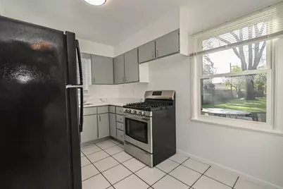 127 S Hawthorne Boulevard, Mundelein, IL 60060 - Photo 9