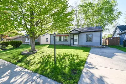 127 S Hawthorne Boulevard, Mundelein, IL 60060 - Photo 1
