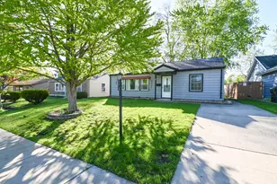 127 S Hawthorne Blvd, Mundelein, IL 60060 - Photo 1