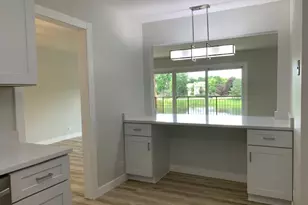 301 Lake Hinsdale Dr, Willowbrook, IL 60527 - Photo 9