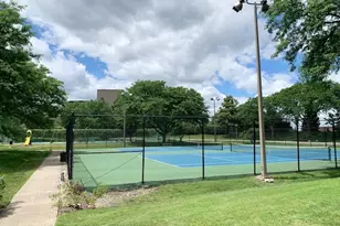 301 Lake Hinsdale Dr, Willowbrook, IL 60527 - Photo 21