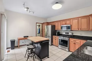 955 Heathrow Ln, Naperville, IL 60540 - Photo 7